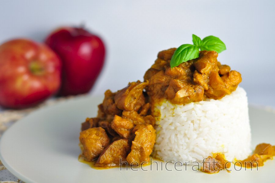 pollo-al-curry-con-arroz-y-manzanas